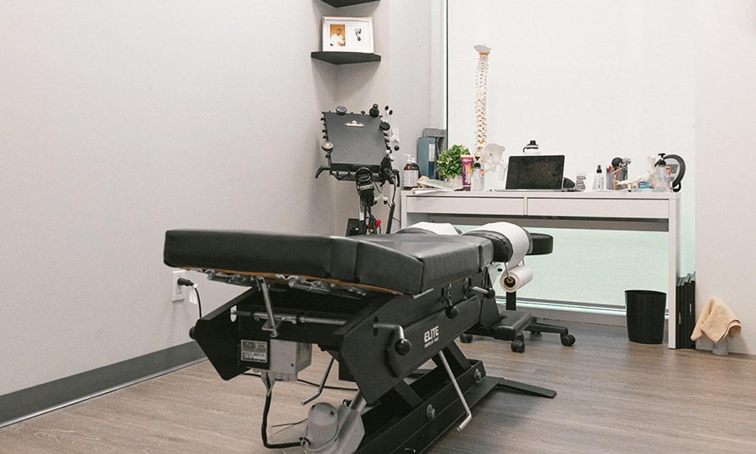 pain-free-health-clinic-south-surrey-richmond-location-interior-chiropractic-min