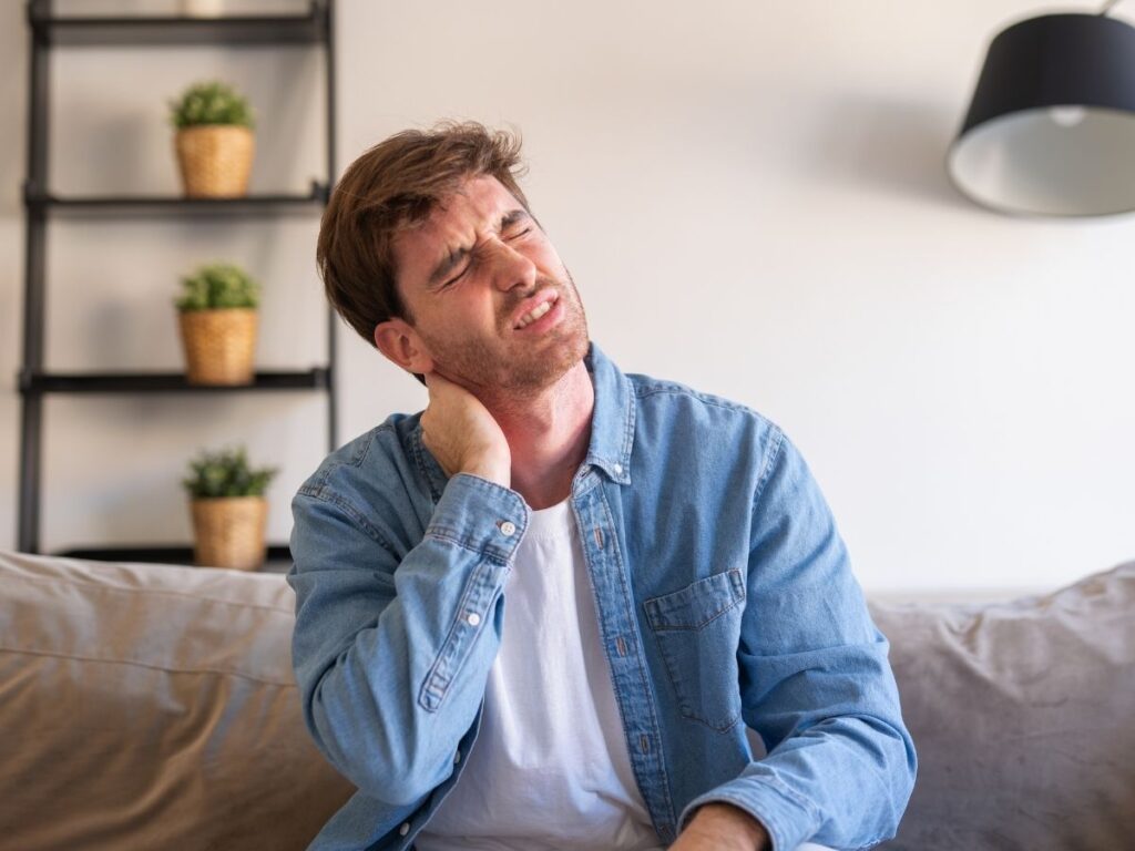 Can'T Turn Your Head Comfortably? How A Towel Neck Stretch May Help 1 Can'T Turn Your Head Comfortably
