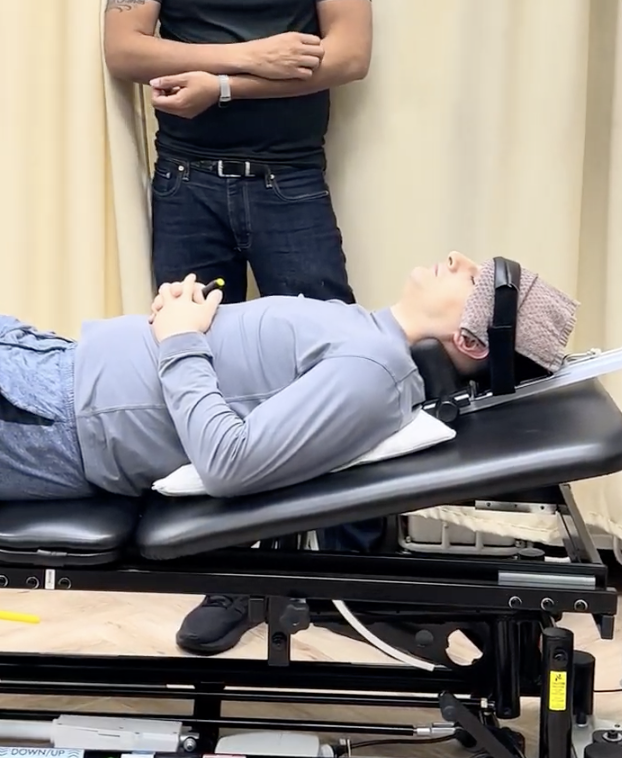 What Is Cervical Traction Used For? | Physiotherapy For Neck Pain 1 What Is Cervical Traction?
